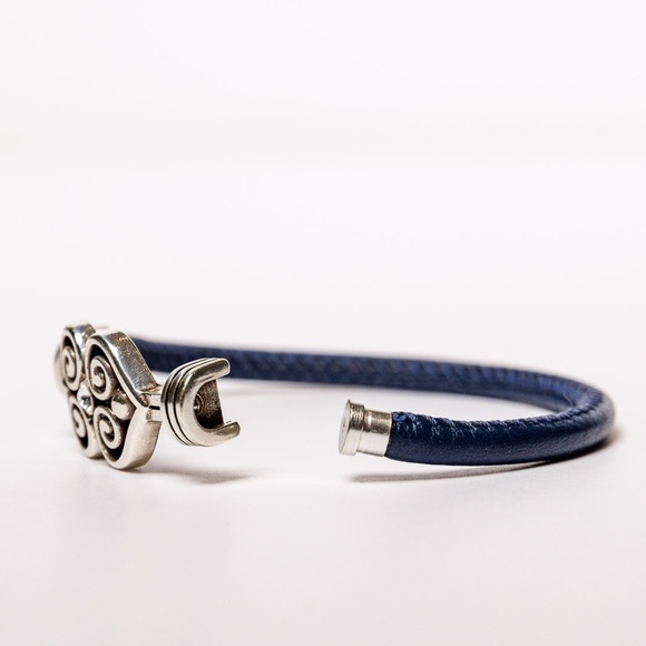 Blue leather bracelet with sterling silver decoration - Picture 2 of 3